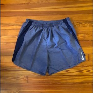 Nike Challenger 7” Dri-FIT short blue heather.